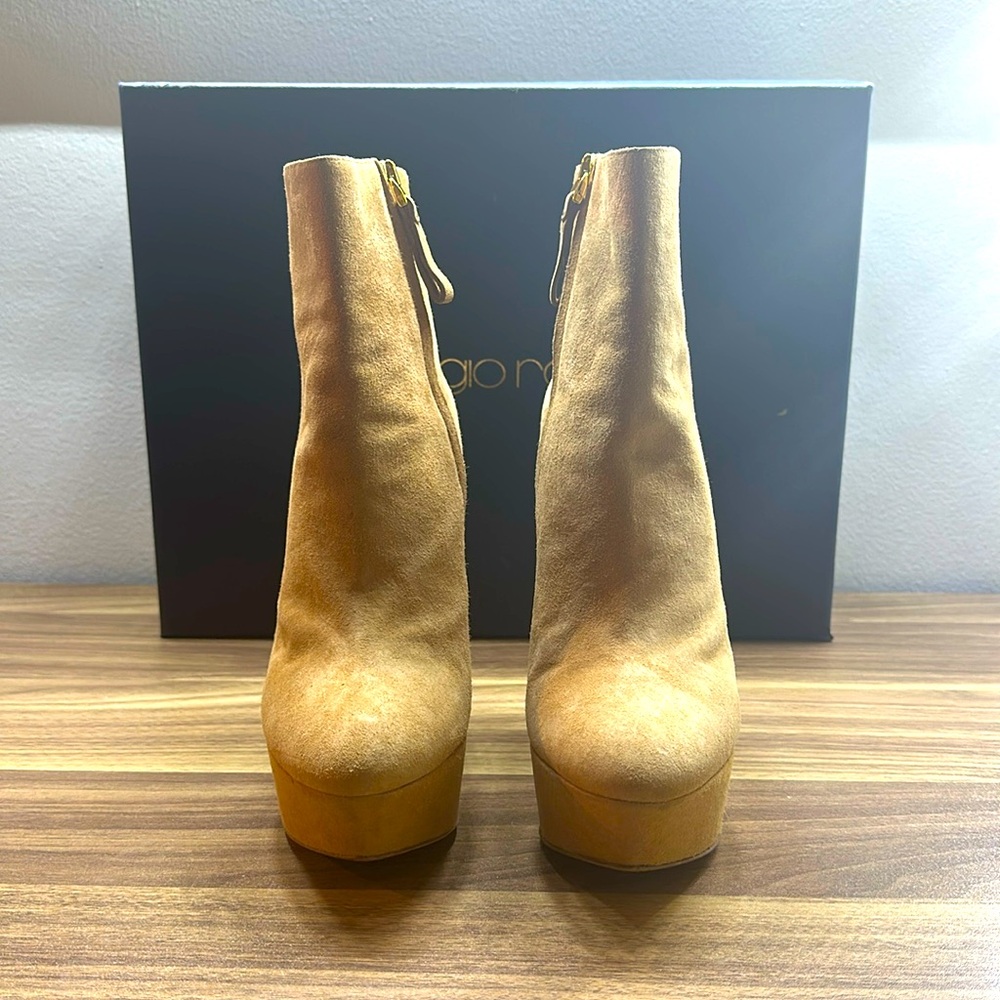 Sergio Rossi Suede Platform Ankle Boots with Stiletto Heels in Beige Size 38.5